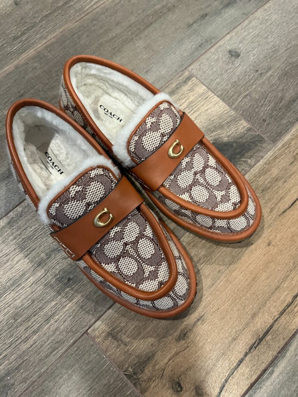 Women's Coach Shearling Slipper in Signature Jacquard, size 38 / size 7, tan - Picture 2 of 3